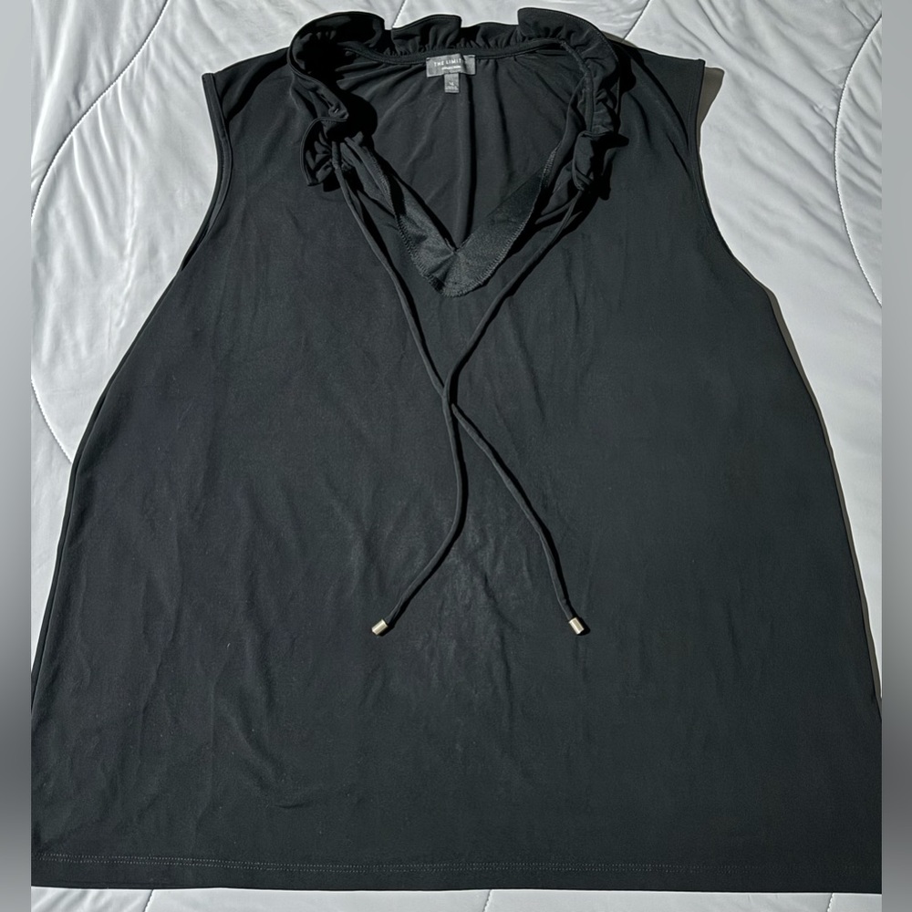 Top/Blouse - black.